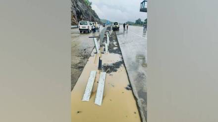accident on unopened Mumbai Vadodara Expressway in Palghar district