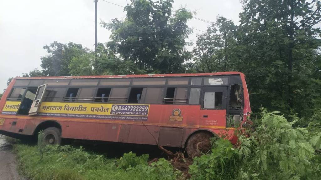Kalyan alephata Bus hit tree