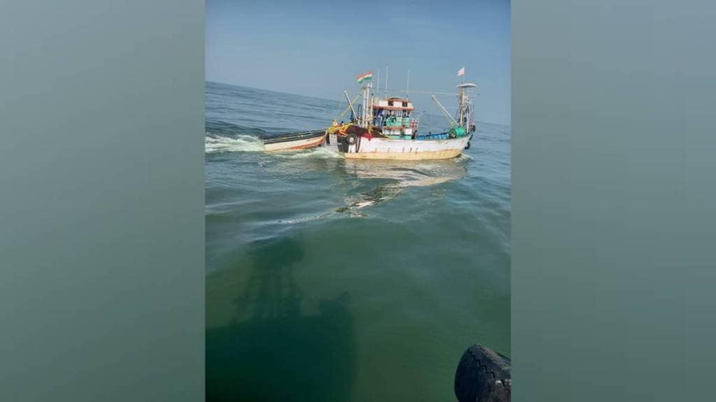 Sawantwadi after fishermens protest fisheries department detained three ratnagiri trawlers for illegal Malvan fishing