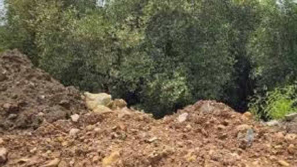 navi Mumbai large amount of debris dumped at nhava sheva railway station