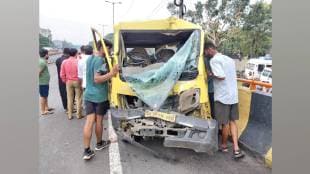 Nagpur school bus and school van crash on flyover in mankapur area on friday police booked six for fatal negligence