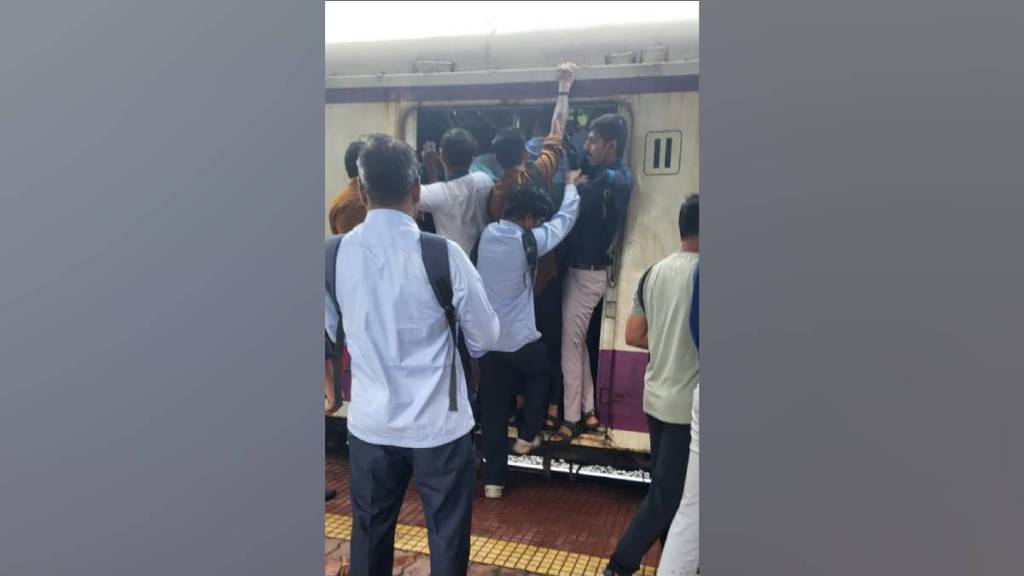 Dombivli local train overcrowding, women commuters local, Dombivli railway station issues, suburban train seating problems, local train peak hour travel, railway commuter complaints Dombivli,