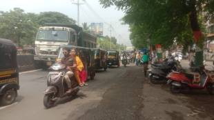 vasai virar manikpur road traffic jam due to truck broken down