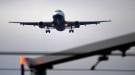 Plane Landing : विमान लँडिंगसाठी आलं, पण एअर ट्रॅफिक कंट्रोलरला झोप लागली अन् सिग्नल न मिळाल्याने विमानाने तासभर हवेतच घातल्या घिरट्या