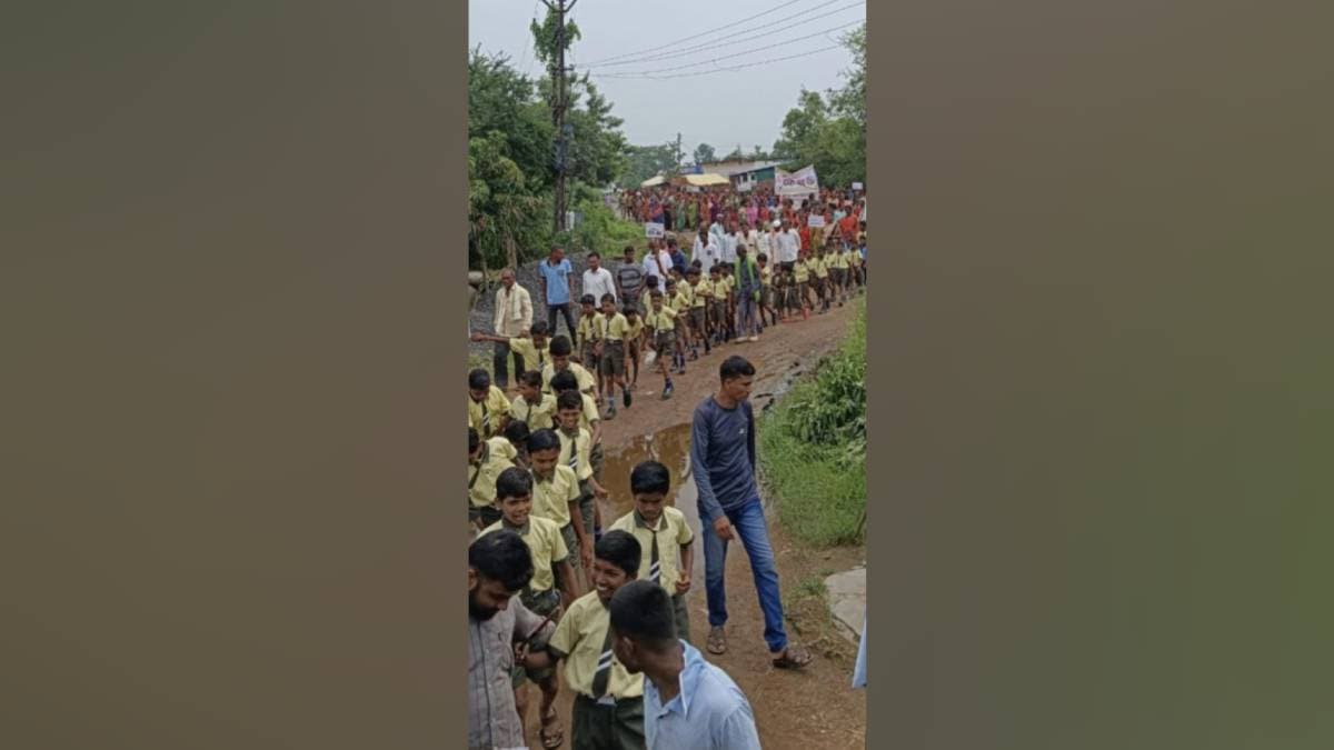 भंडारा : दारूबंदीसाठी महिलांचा रुद्रावतार; ज्येष्ठ नागरिक, मुलांसह रस्त्यावर