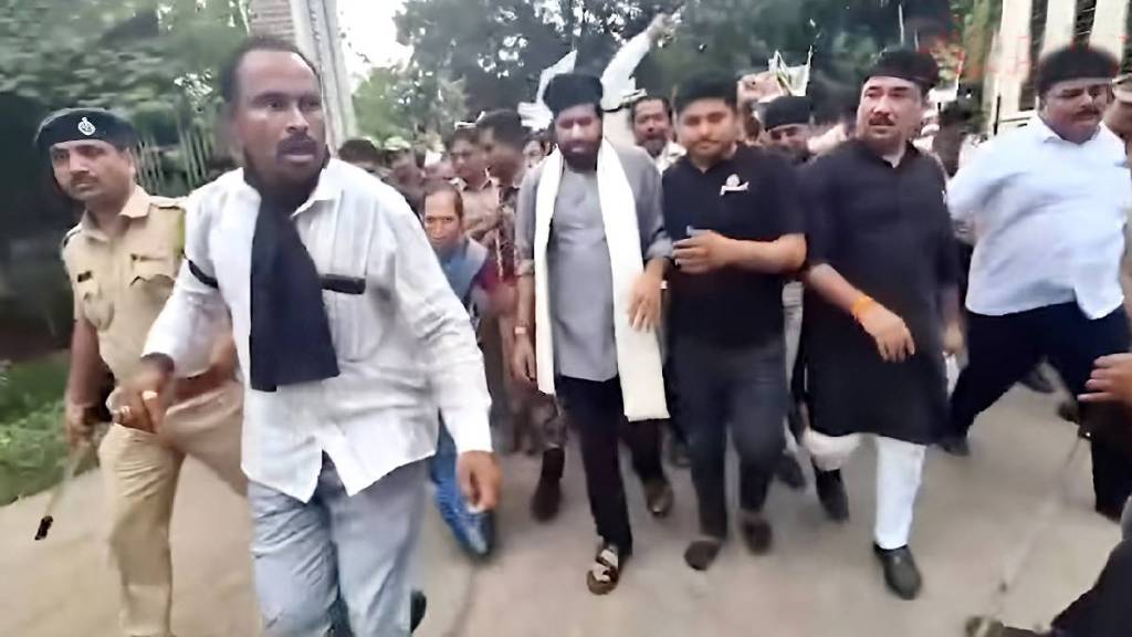 Case filed against bachchu Kadu and 11 others