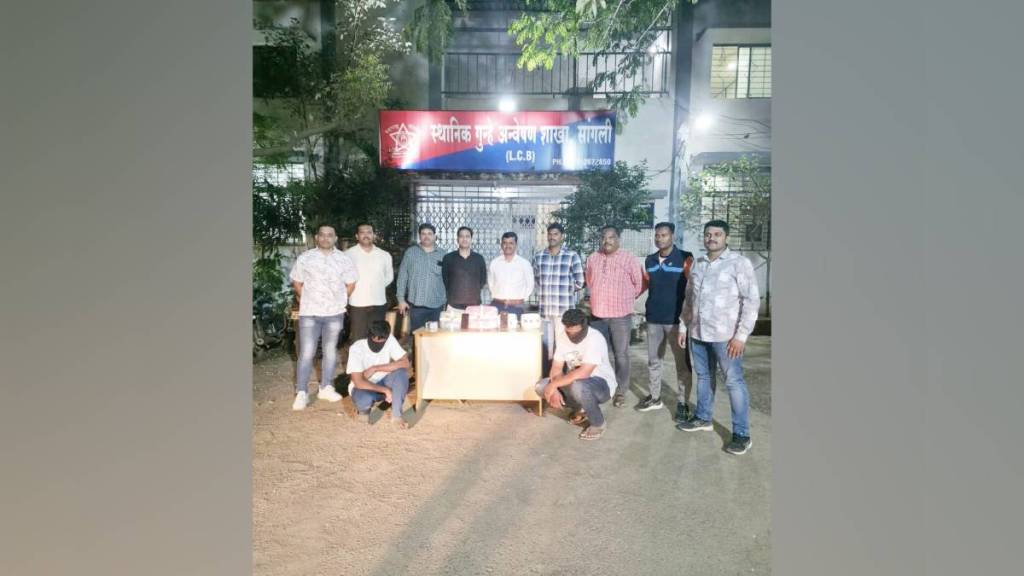 two youths arrested in Sangli for robbing jewelry shop of Rs 1 5 crore