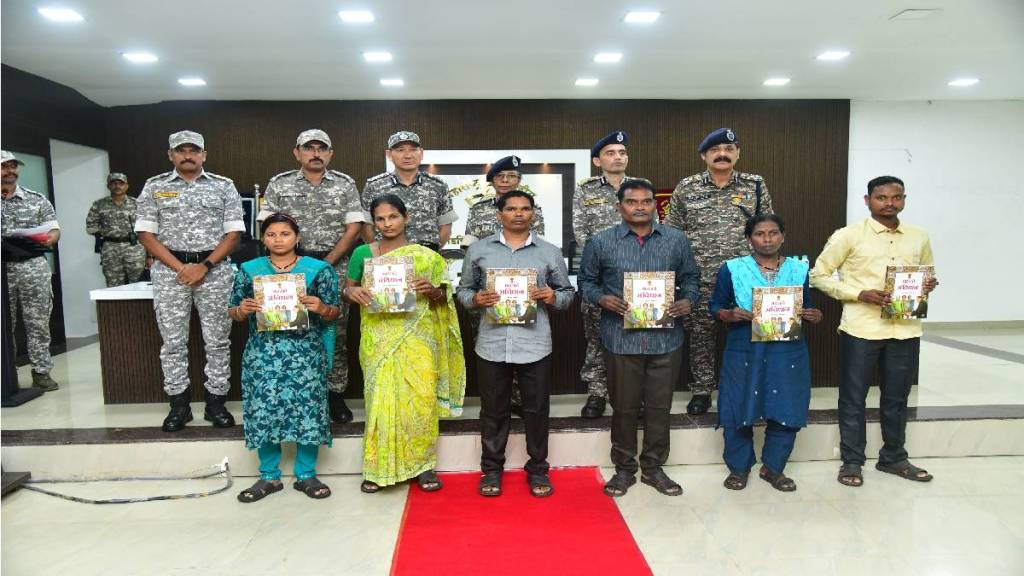 six naxalites surrendered to maharashtra DGP rashmi shukla