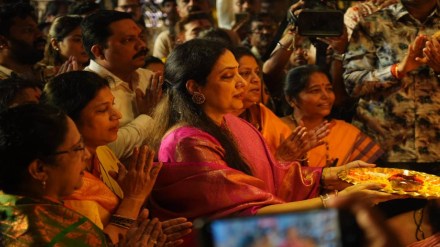 rashmi thackeray visited tembhi naka anand dighes navratri utsav