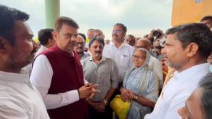 jalgaon farmers urge CM fadnavis to declare wet drought seek compensation for crop damage