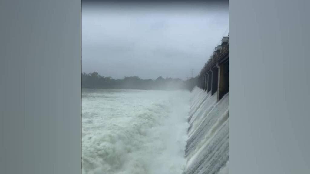 heavy rain Jayakwadi dam floods water
