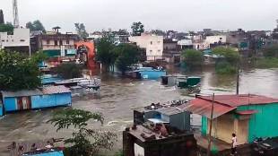 heavy rains hit Jalgaon talukas saturday night