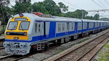 increasing response from passengers Badnera nashik road unreserved MEMU train