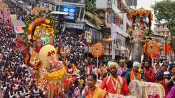 Photos: ढोल-ताशांचा गजर, महिलांची फुगडी, भक्तांची गर्दी; पुण्यातील मानाचे गणपती विसर्जनाच्या मार्गावर