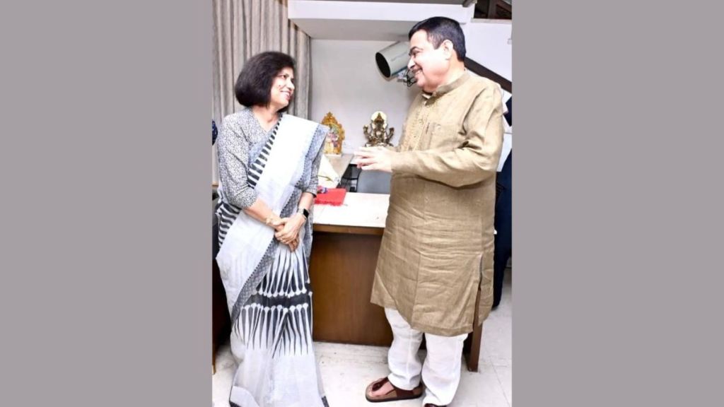 Nitin Gadkari meets first female vicechancellor of Mahatma Gandhi International Hindi University positive discussion