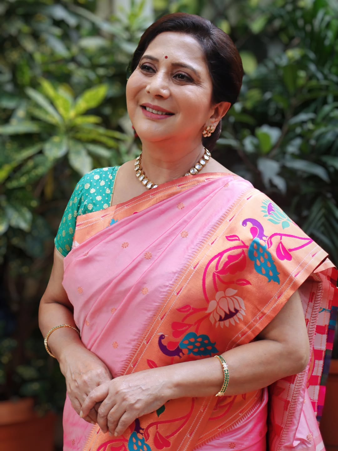 Nivedita Ashok Saraf Bin Lagnachi Goshta