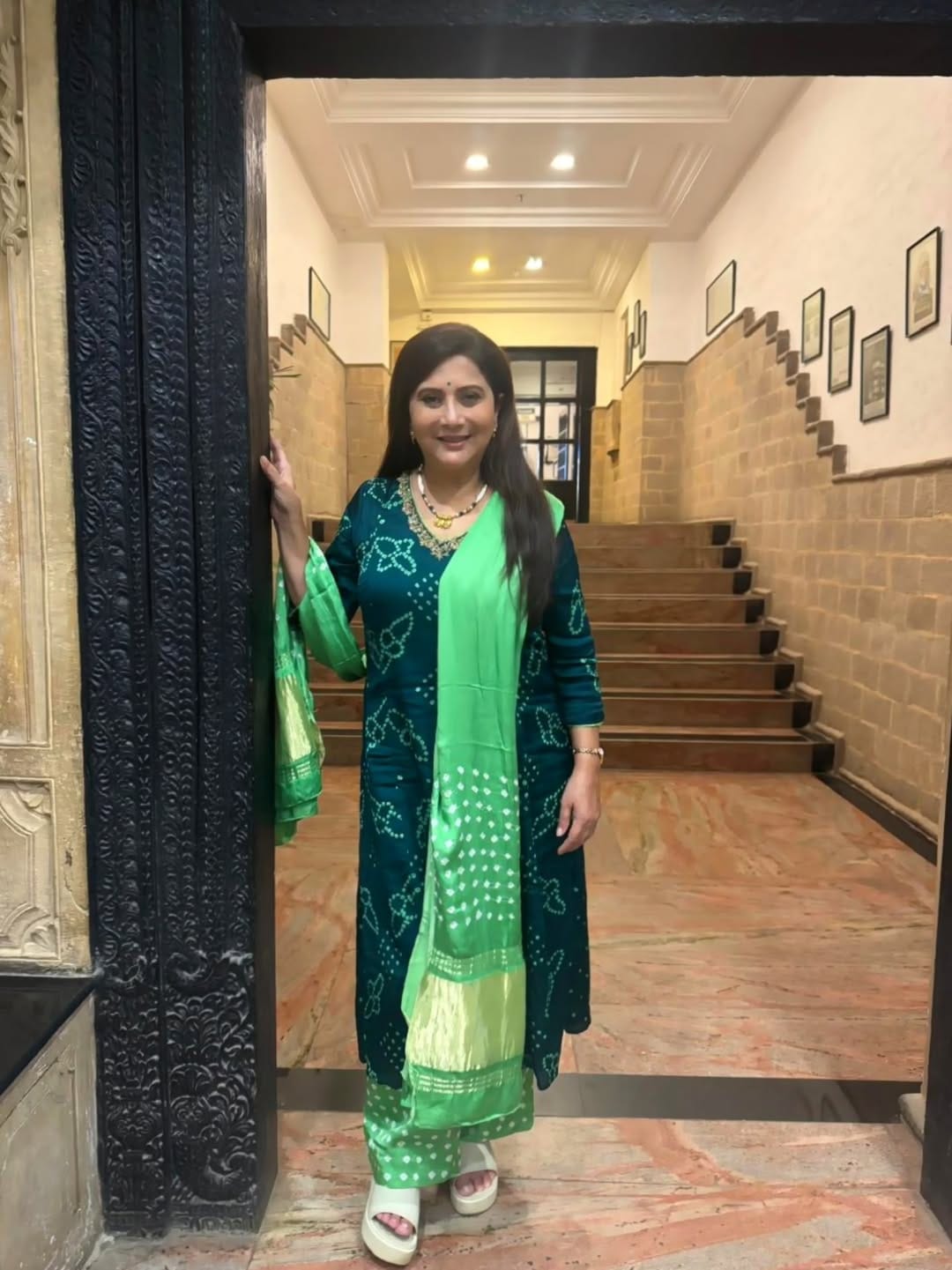 Nivedita Ashok Saraf Bin Lagnachi Goshta 