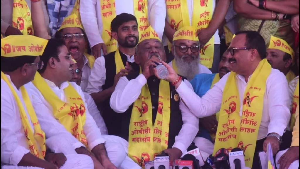 The National OBC Federation has started a chain hunger strike at Samvidhan Chowk in Nagpur