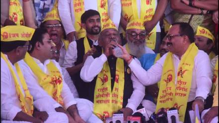 The National OBC Federation has started a chain hunger strike at Samvidhan Chowk in Nagpur