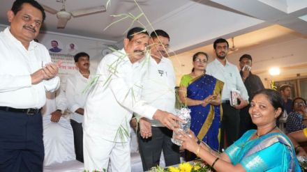 One lakh bamboo plantation drive launched in Vasai by Environment Minister Ganesh Naik One lakh bamboo plantation drive launched in Vasai by Environment Minister Ganesh Naik
