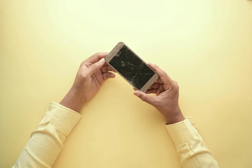 should you use a phone cover or not pros and cons explained