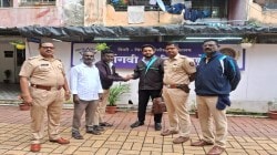 प्रामाणिक रिक्षा चालकाने प्रवाशाची एक तोळे सोन्याची अंगठी केली परत; सांगवी पोलिसांनी पुष्पगुच्छ देऊन केला सत्कार…