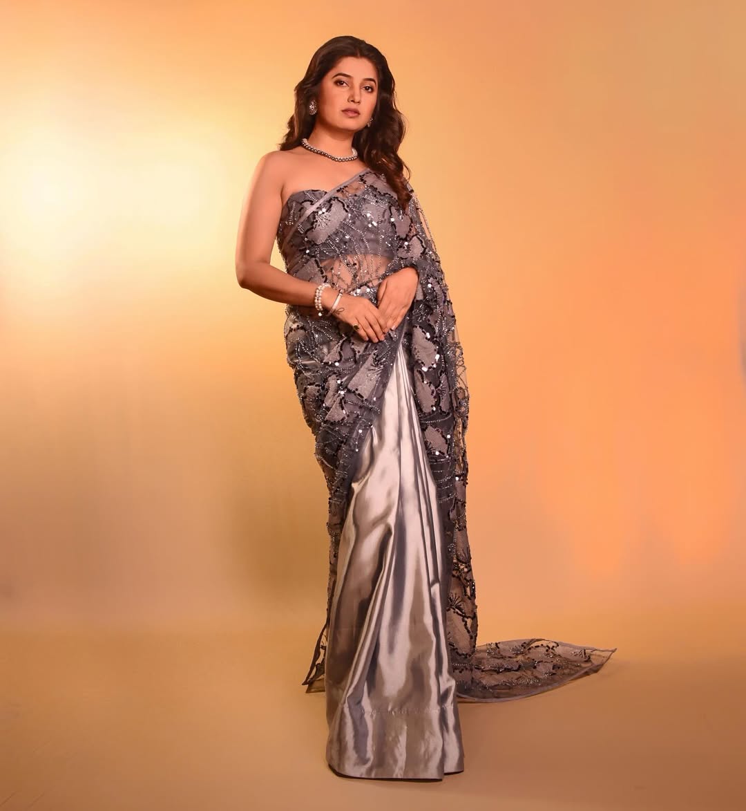 Prajakta mali shared beautiful gray color saree photoshoot
