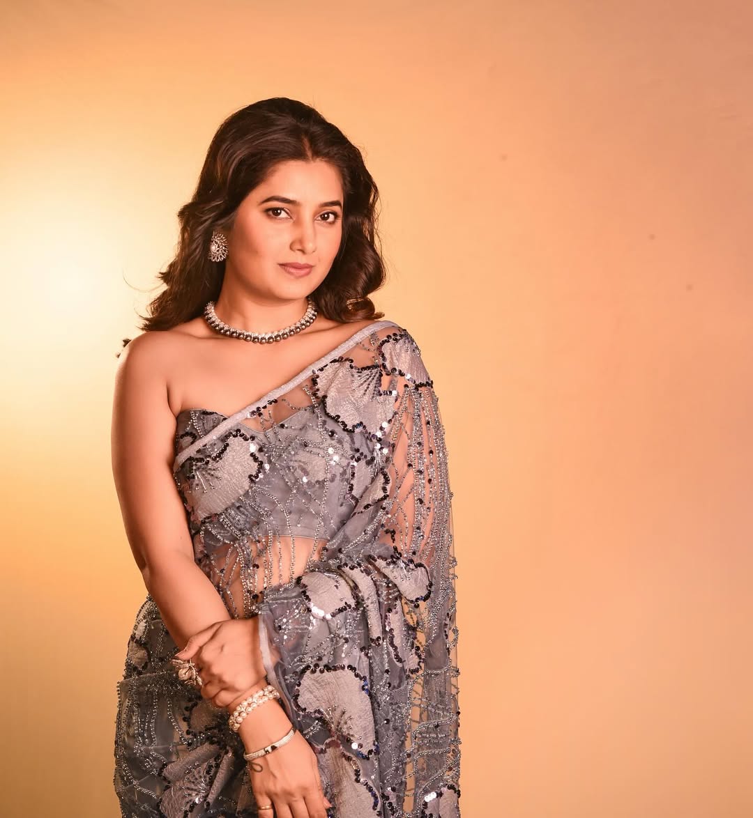 Prajakta mali shared beautiful gray color saree photoshoot