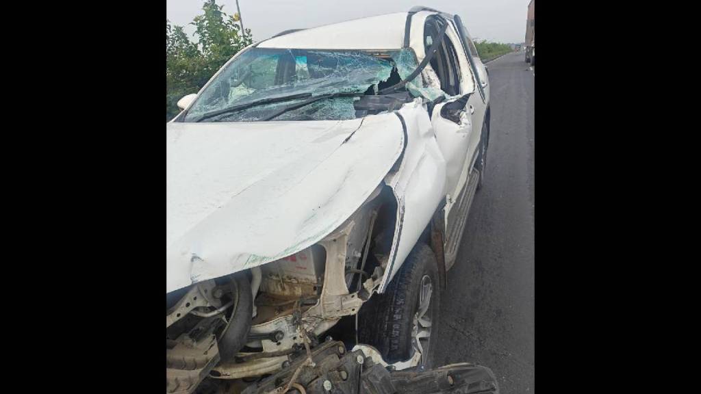 Congress MP Padole's vehicle met with a serious accident