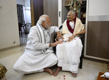 Prime Minister Narendra Modi Education Details
