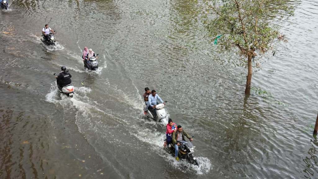 पुणे लाईव्ह न्यूज अपडेट्स (Express photograph by Arul Horizon)
