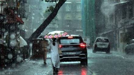 Heavy rain in Mumbai people holiday plan washed away