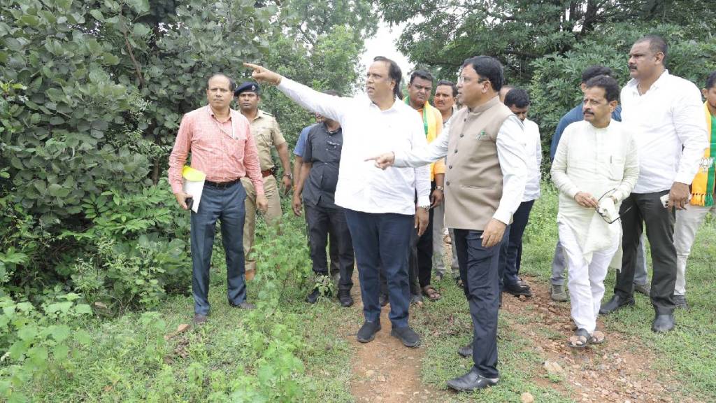 Ashish Shelar inspects the proposed Film City site at Nawargaon
