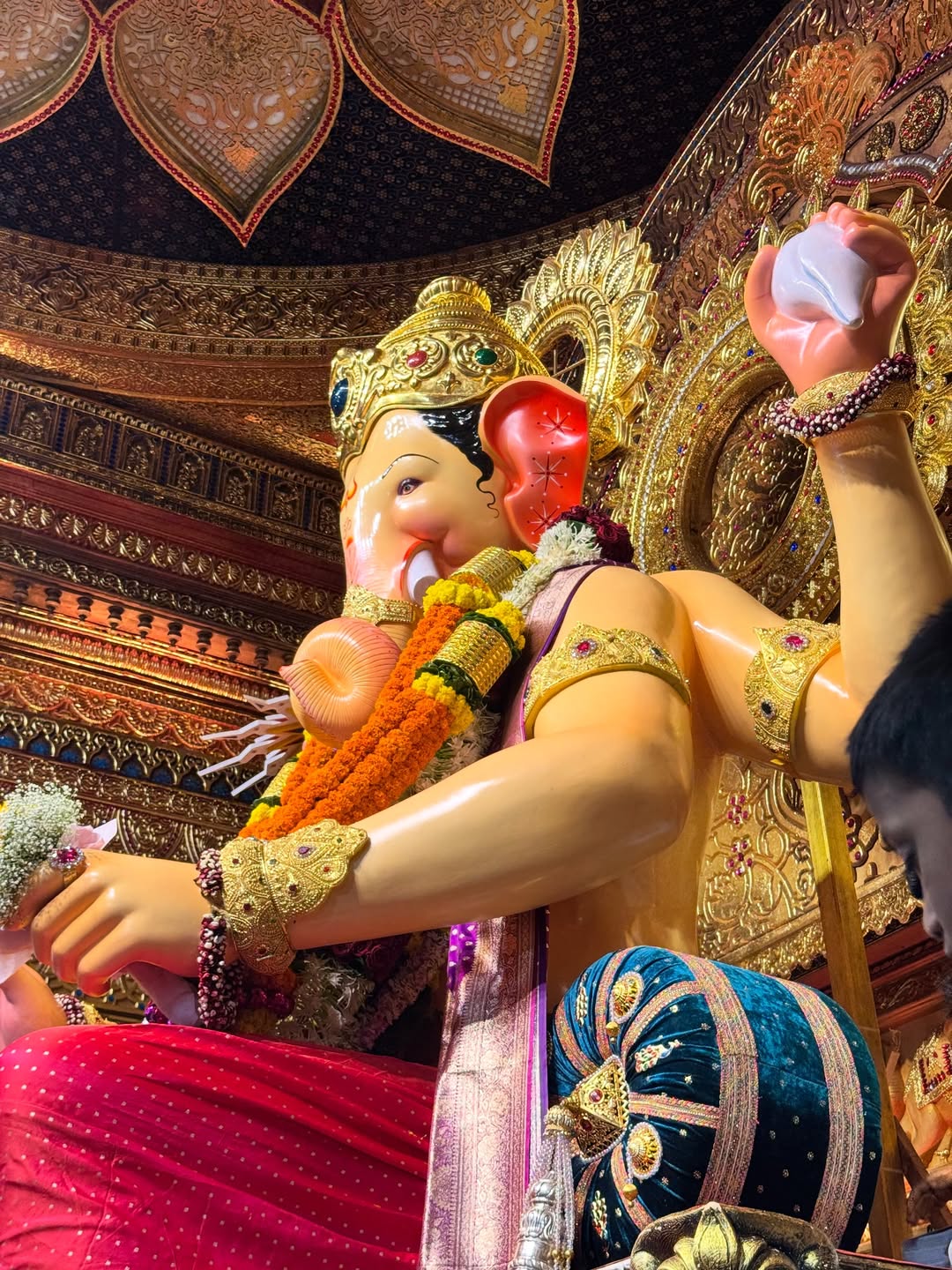 marathi actress sayali Sanjeev mumbai Ganpati darshan