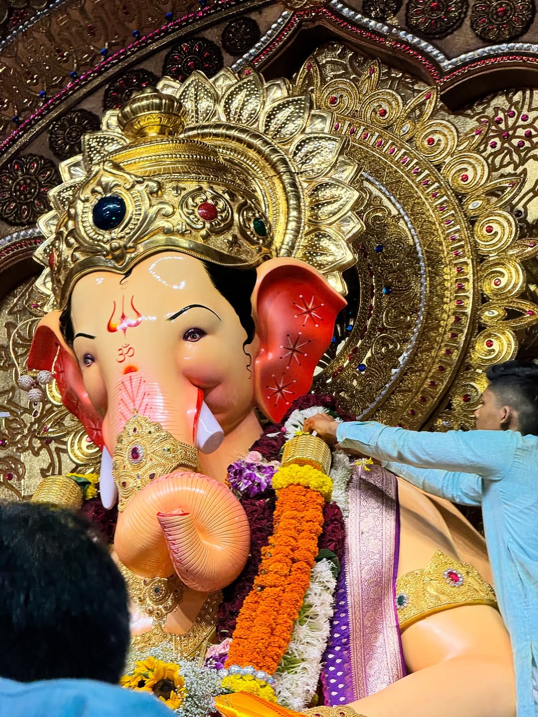 marathi actress sayali Sanjeev mumbai Ganpati darshan