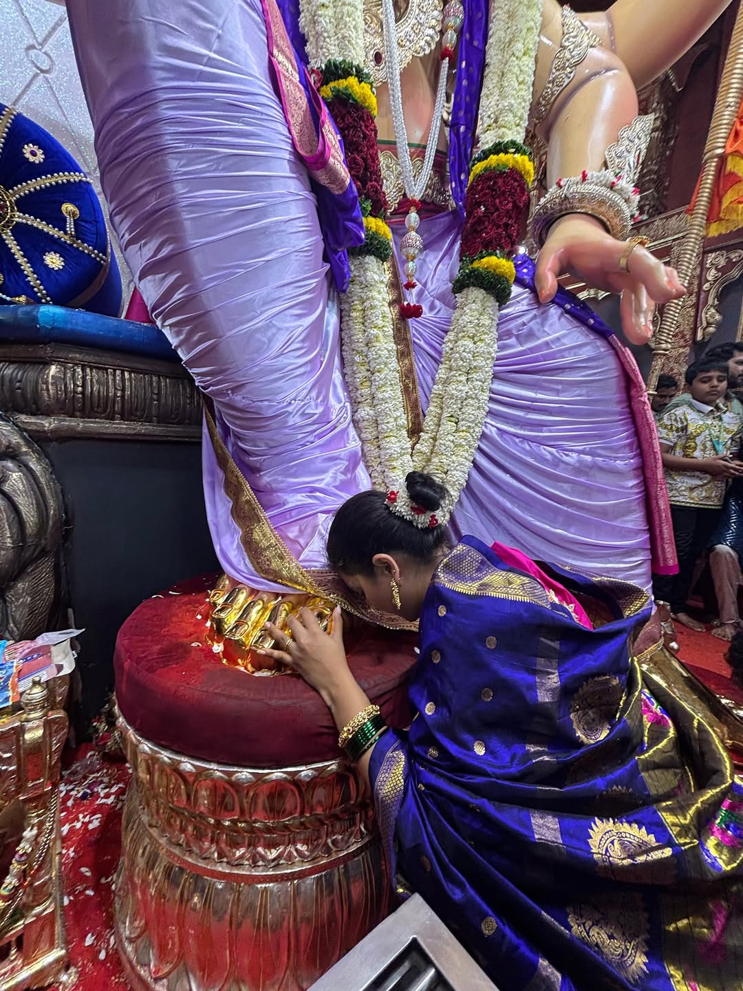 marathi actress sayali Sanjeev mumbai Ganpati darshan