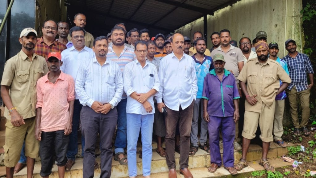 Sawantwadi civic workers on indefinite hunger strike