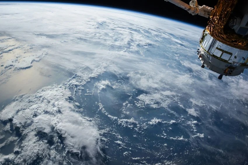 what would happen if earth stops rotatinghttps://www.loksatta.com/photos/todays-photo-3/5396327/typhoon-ragasa-wreaks-havoc-worlds-strongest-storm-kills-at-least-14-in-taiwan-hits-hong-kong-with-all-force-latest-updates-in-pictures-spl-93/