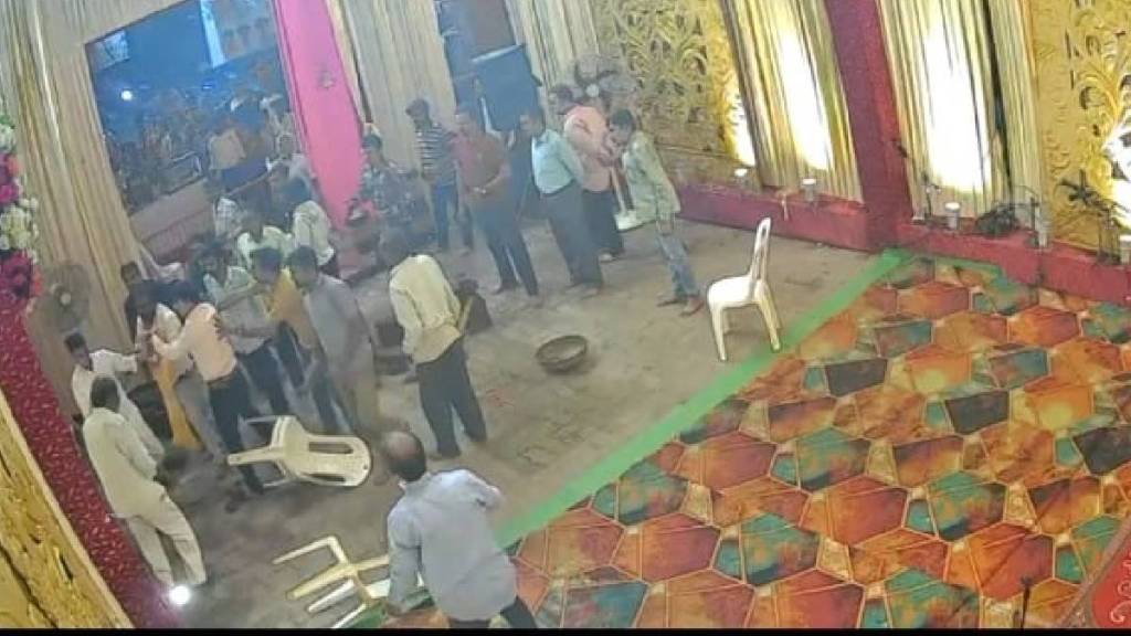 Clashes between Shiv Sena Thackeray group district chief and NCP city president