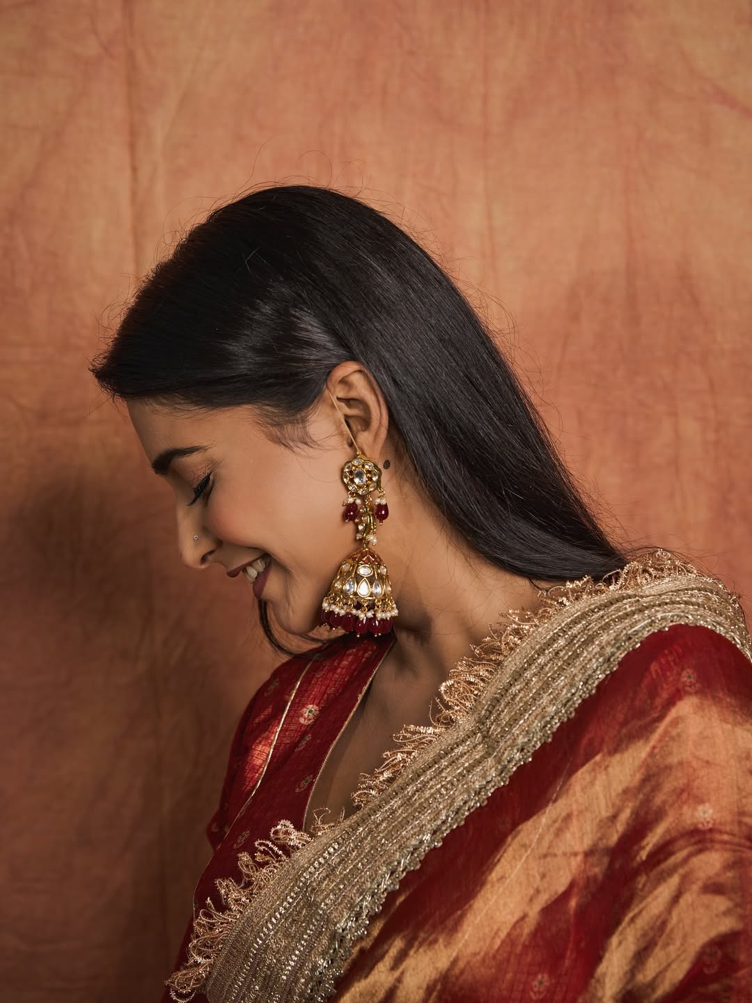 Shivani Mundhekar Saree Glamorous Look