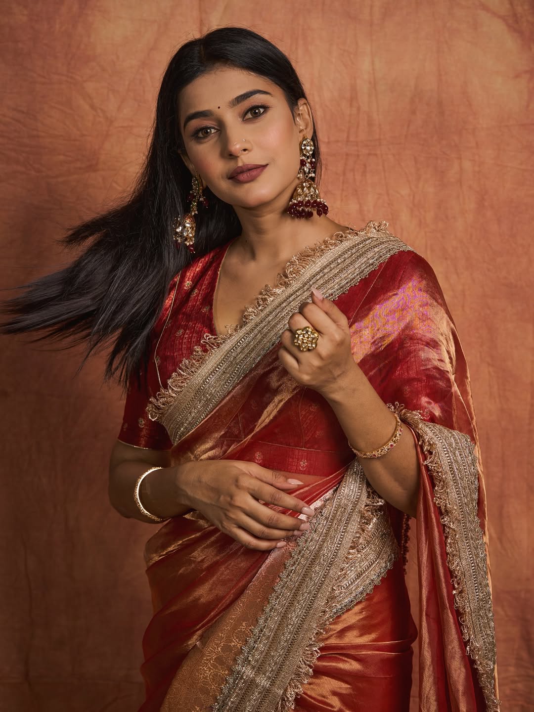 Shivani Mundhekar Saree Glamorous Look