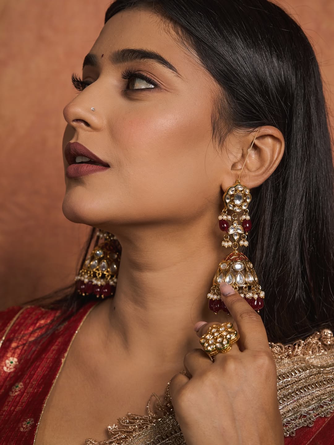 Shivani Mundhekar Saree Glamorous Look