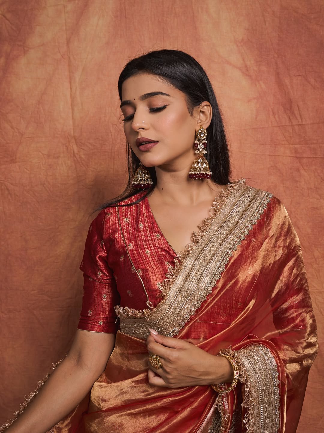 Shivani Mundhekar Saree Glamorous Look