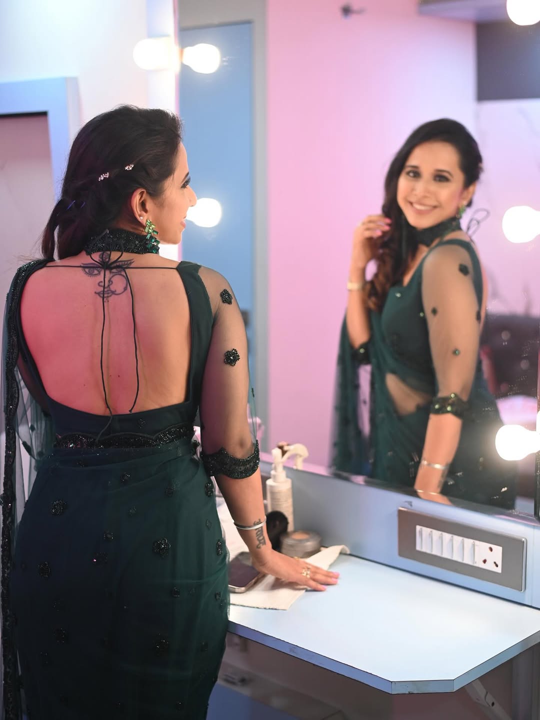 Shreya Bugde Sheth Glamorous Look