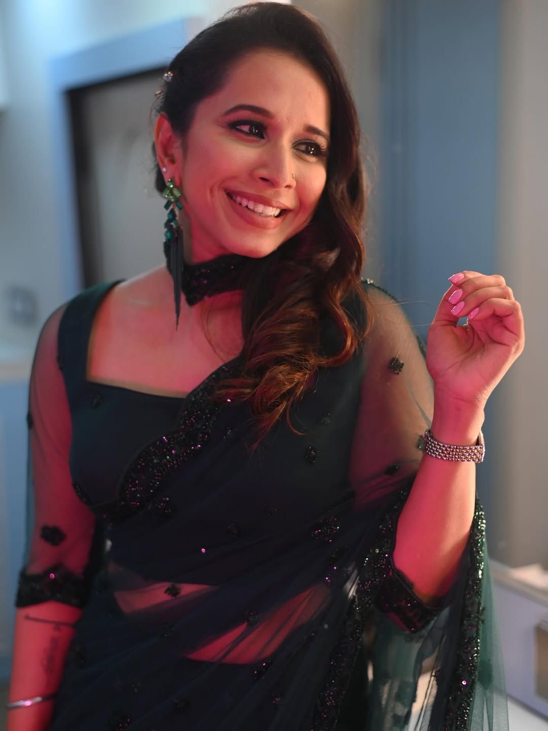 Shreya Bugde Sheth Glamorous Look