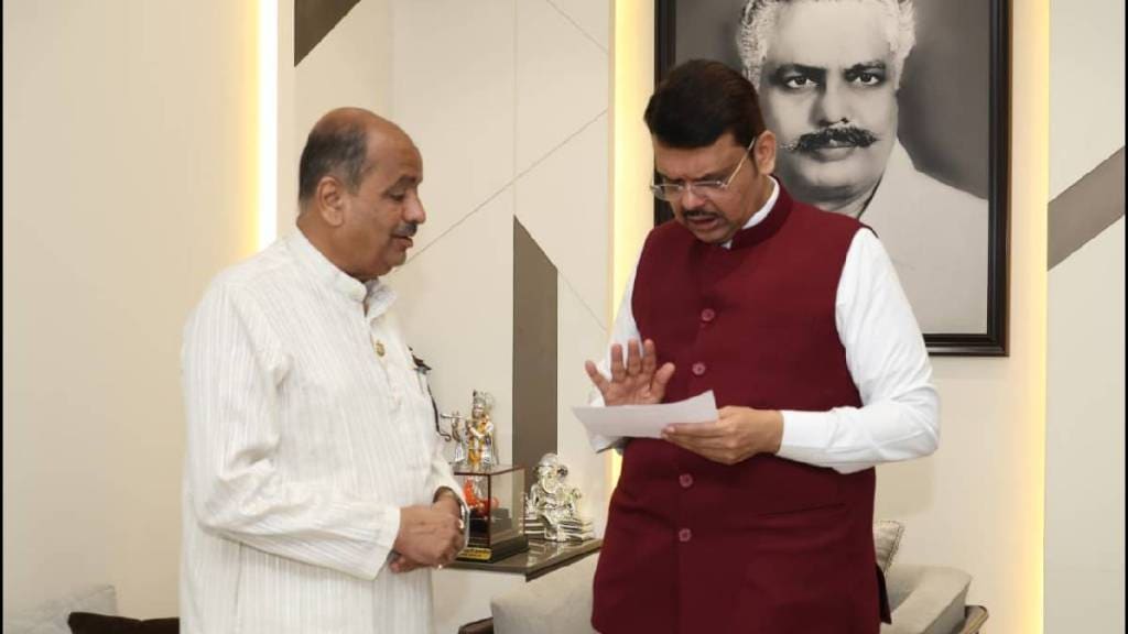 Mudhojiraje Bhonsle, meeting the Chief Minister Fadnavis