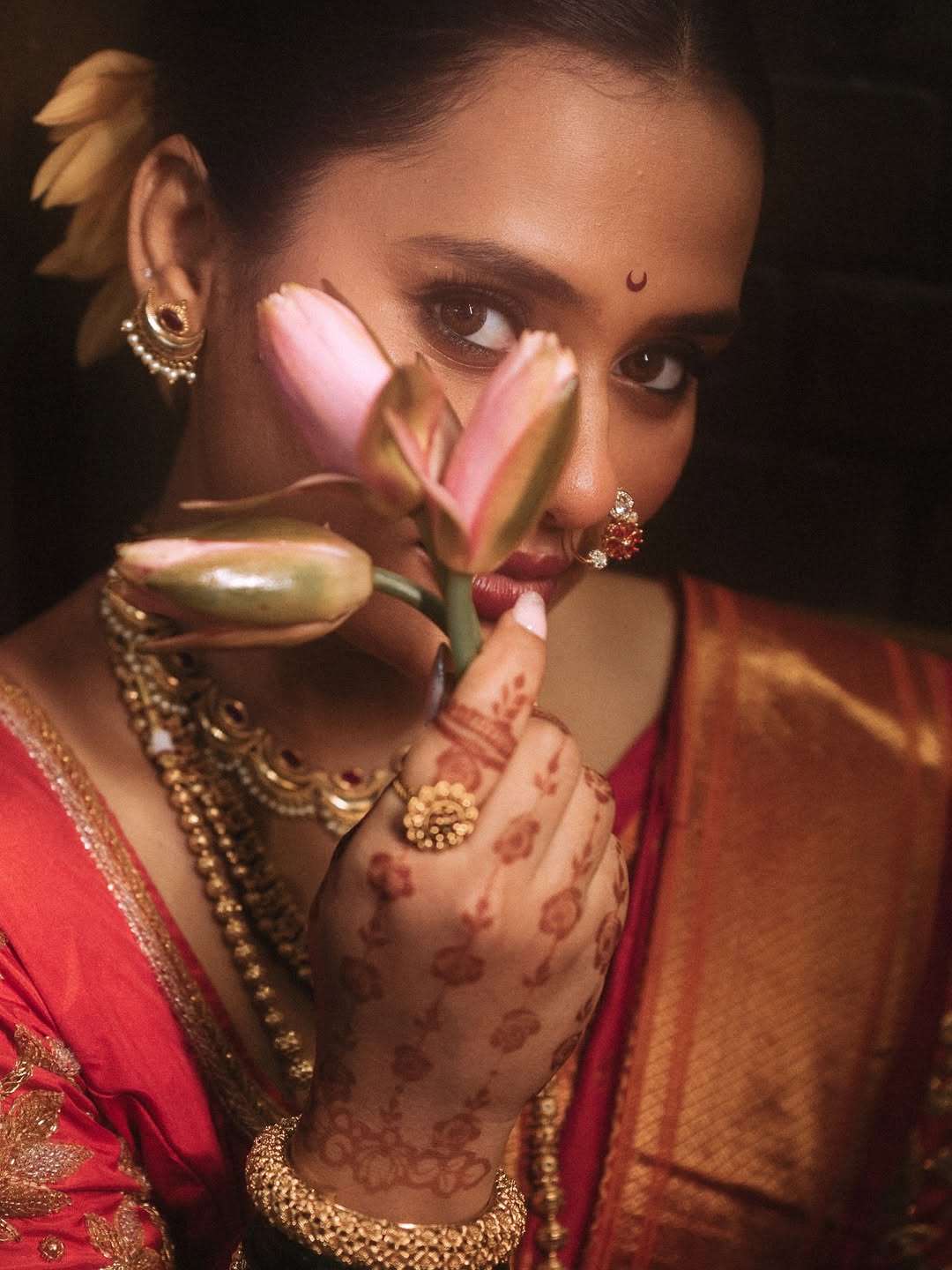 Shweta kharat marathi look