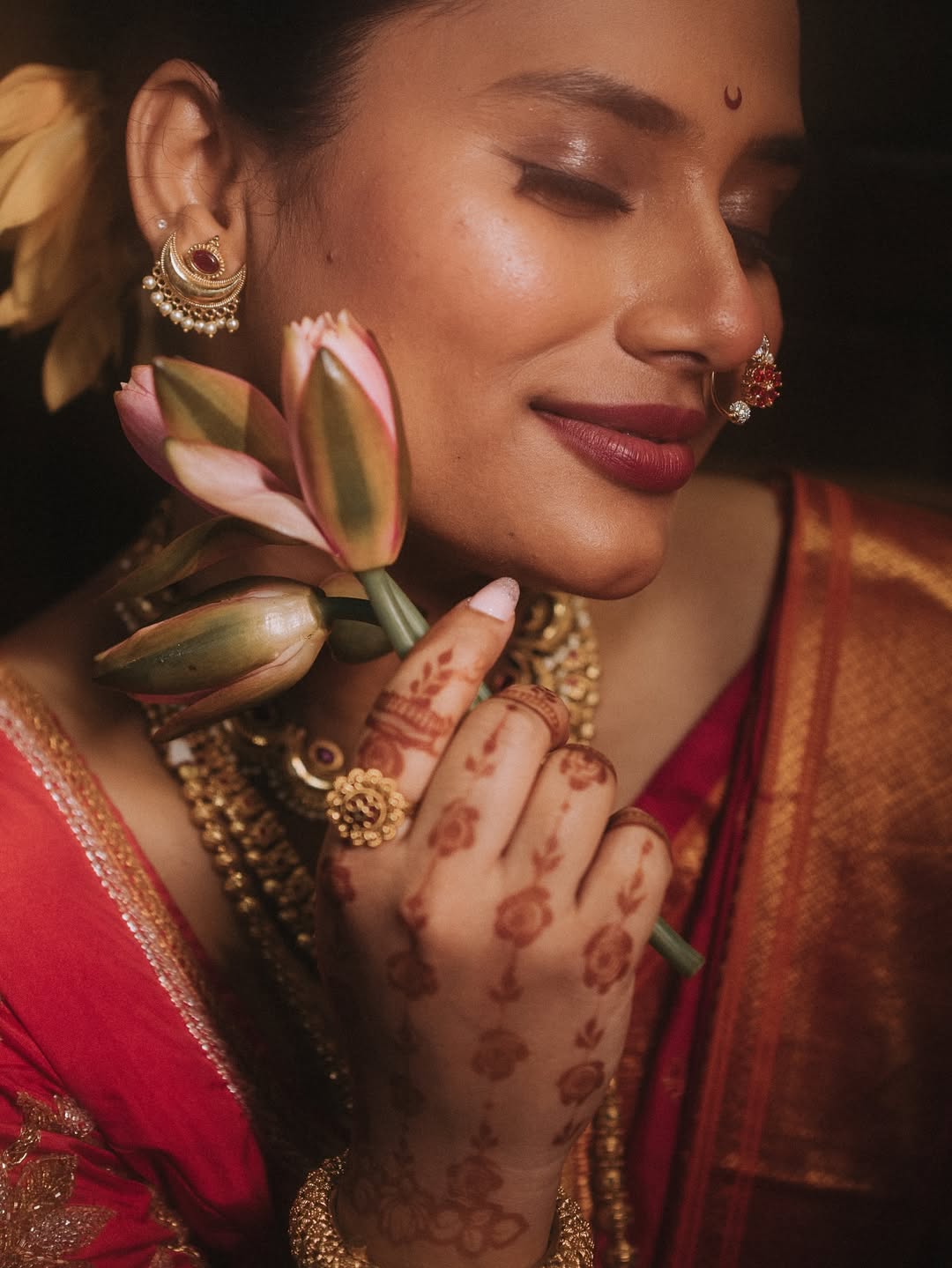 Shweta kharat marathi look