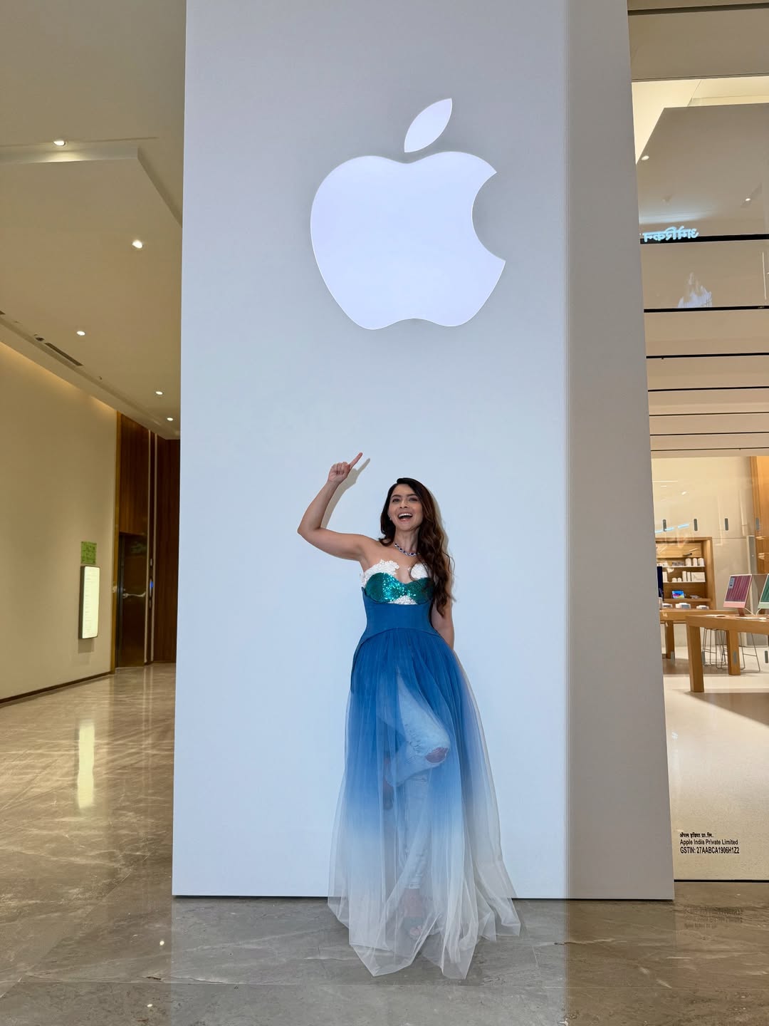 Sonalee Kulkarni Apple Store Launch In Pune