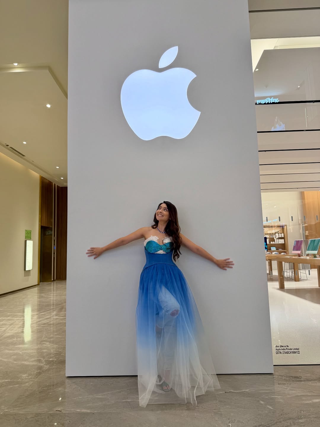 Sonalee Kulkarni Apple Store Launch In Pune